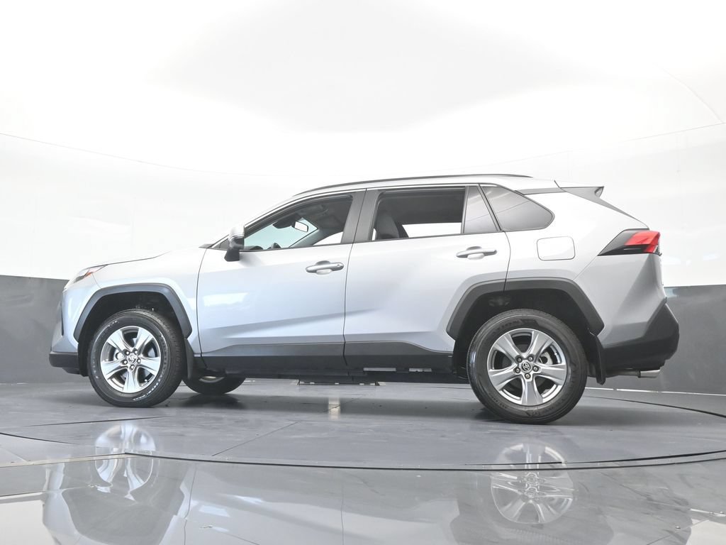 Used 2025 Toyota RAV4 XLE AWD/4WD image 53
