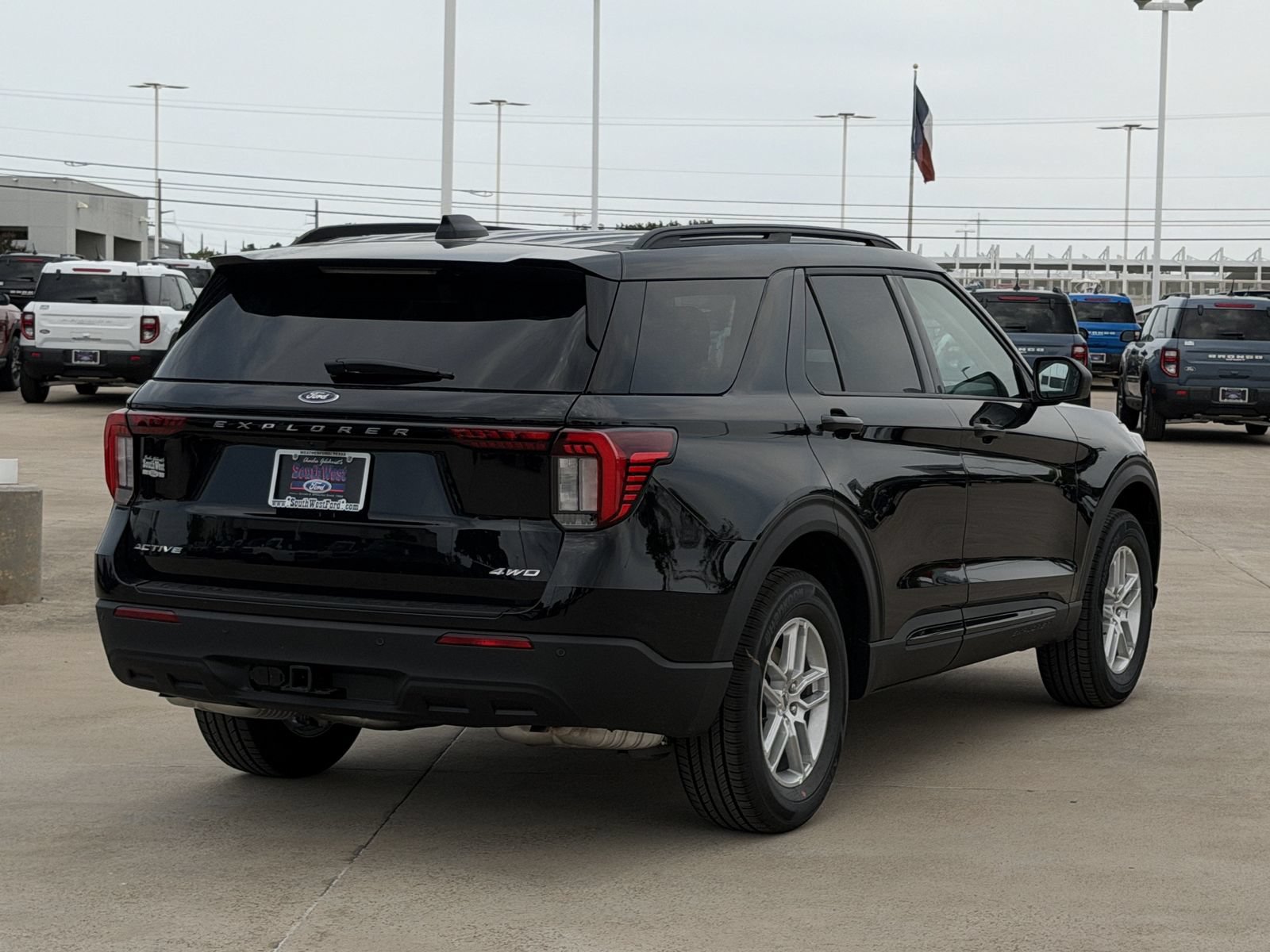 New 2026 Ford Explorer Active AWD/4WD image 4