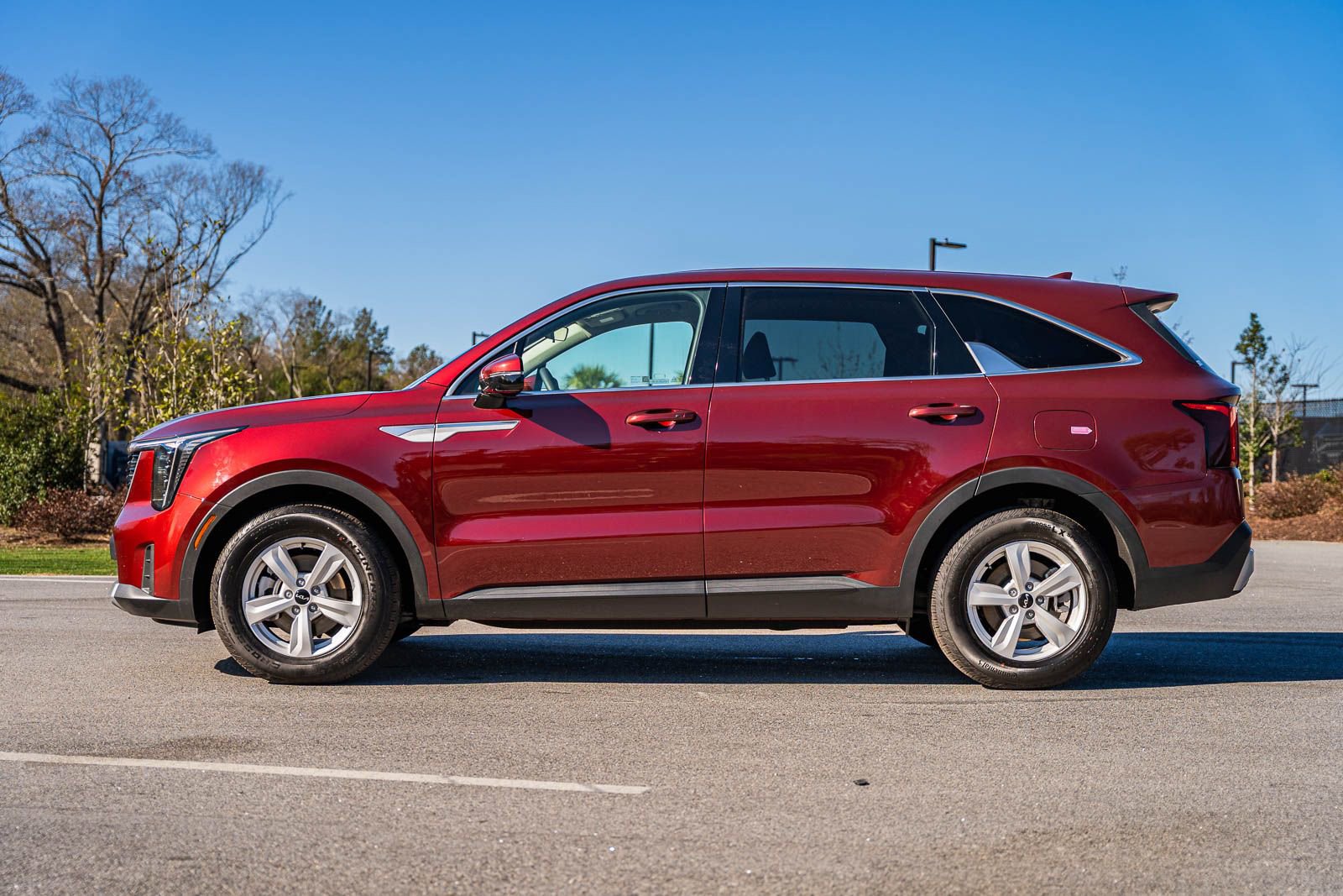 Used 2025 Kia Sorento LX image 4