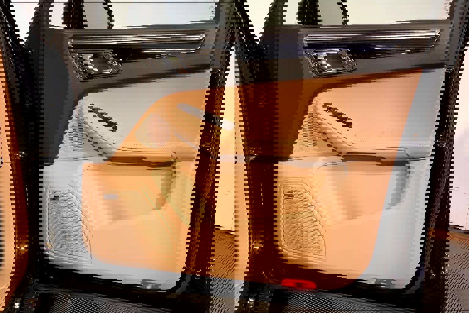 Used 2025 Porsche Macan image 26