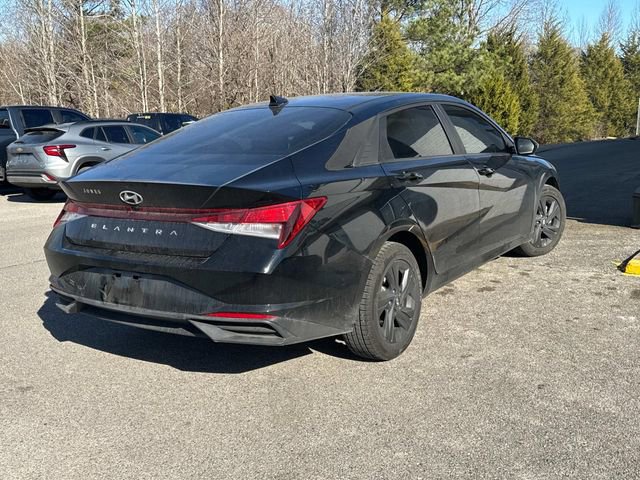 Used 2023 Hyundai Elantra SEL image 11