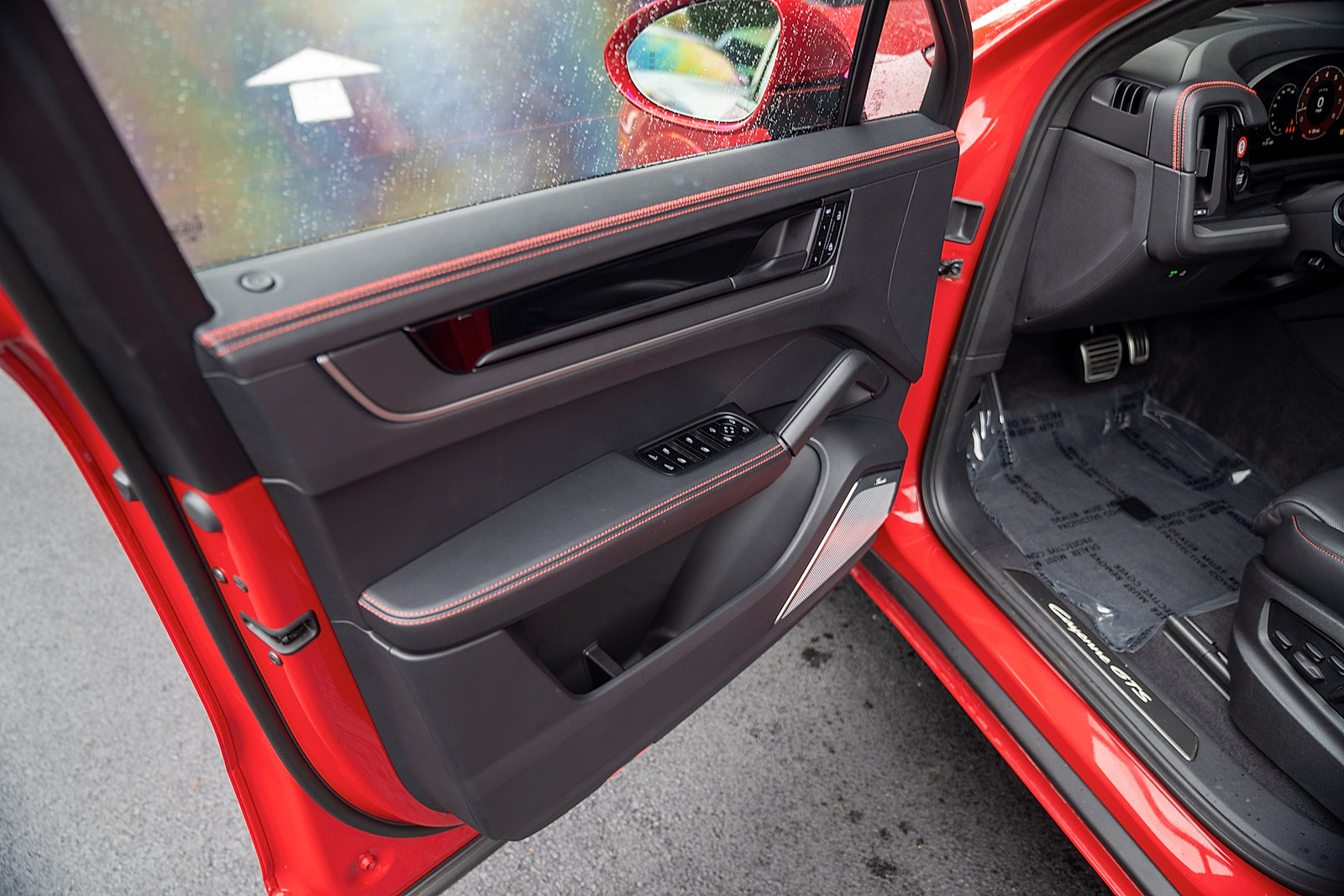 Used 2025 Porsche Cayenne GTS AWD/4WD image 18