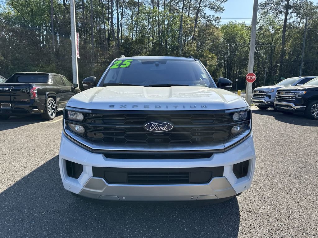 Used 2025 Ford Expedition Platinum image 11