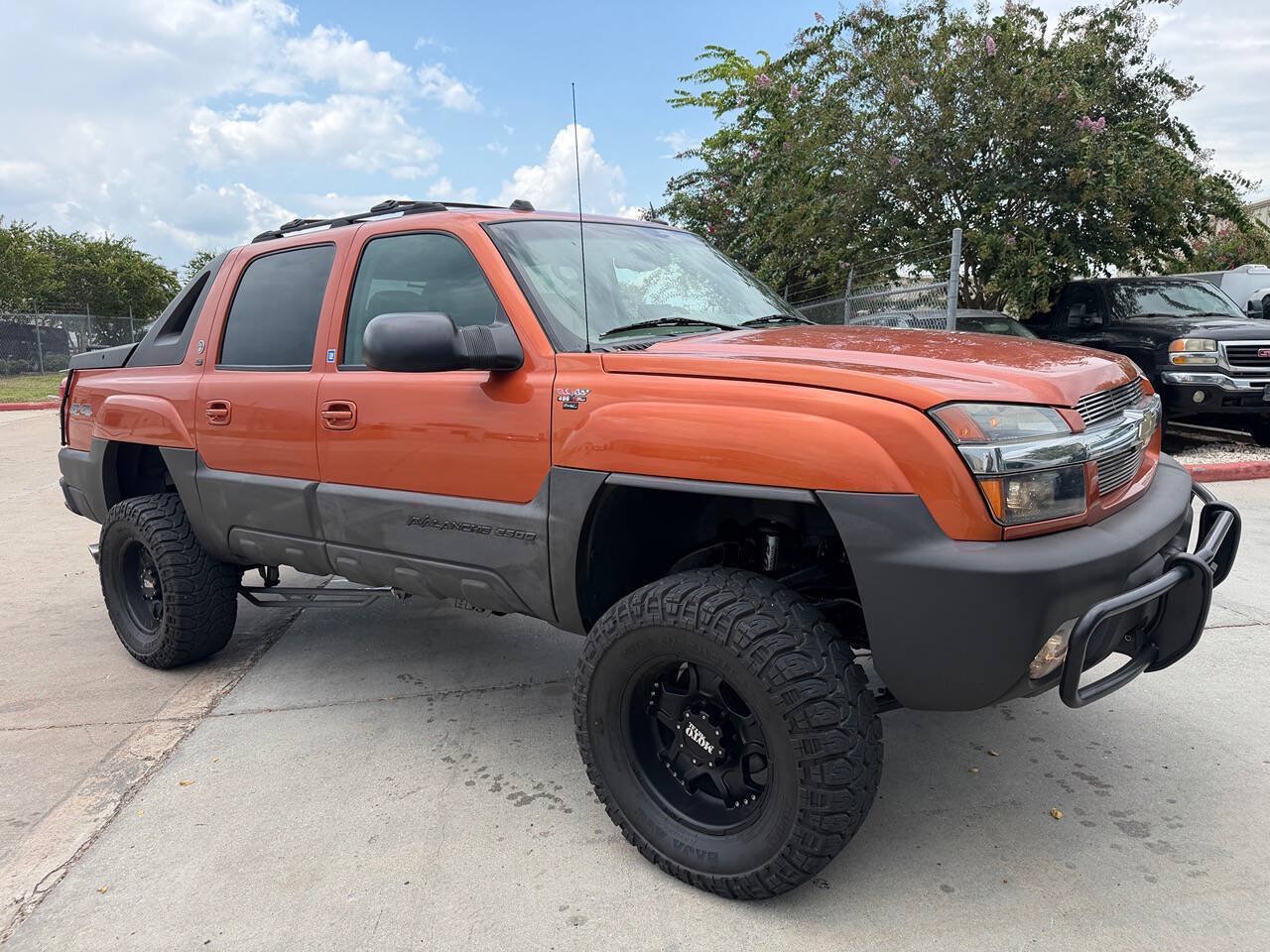 Used 2005 Chevrolet Avalanche 2500 w/ Preferred Equipment Group AWD/4WD image 1