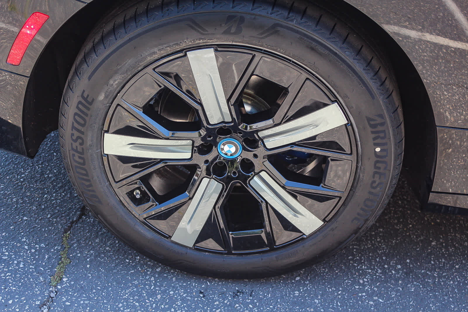 Certified 2023 BMW iX xDrive50 w/ Sport Package AWD/4WD image 8