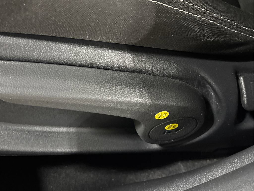 Used 2023 Hyundai Venue SEL w/ Cargo Package image 23