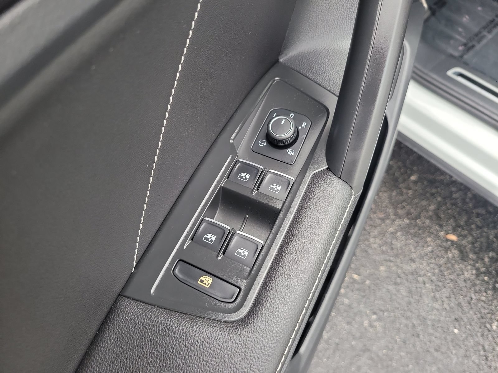Used 2023 Volkswagen Tiguan SEL R-Line AWD/4WD image 14