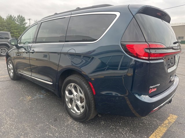 Used 2022 Chrysler Pacifica Limited image 9