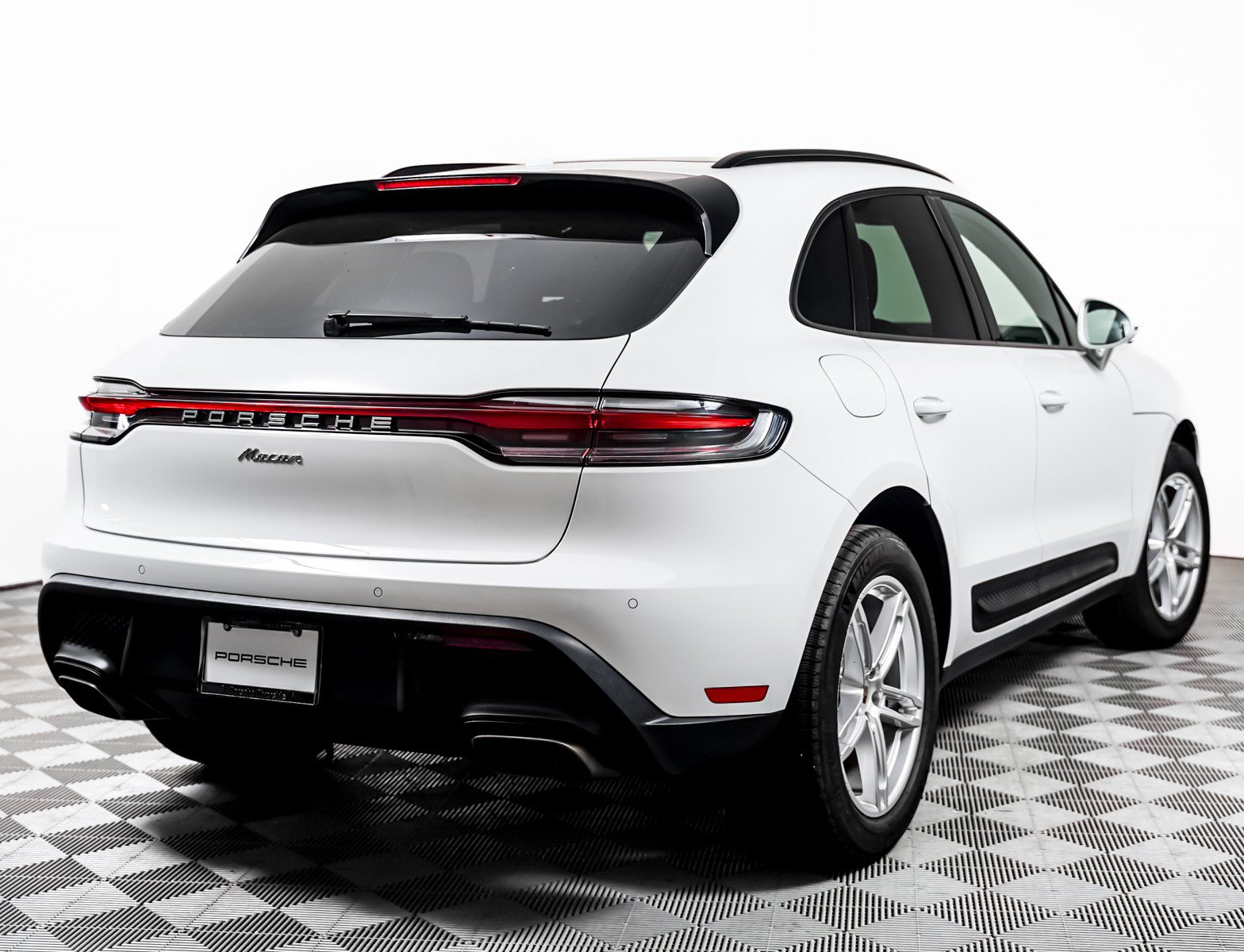 Certified 2026 Porsche Macan AWD/4WD image 11