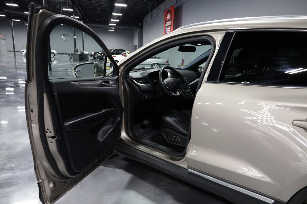 Used 2019 Lincoln MKC Premiere FWD image 9