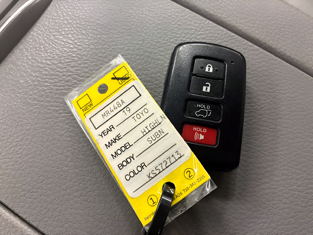 Used 2019 Toyota Highlander XLE AWD/4WD image 27