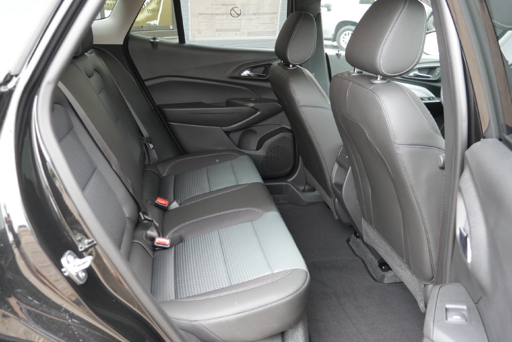 New 2026 Chevrolet Trax LT w/ Midnight Edition FWD image 12