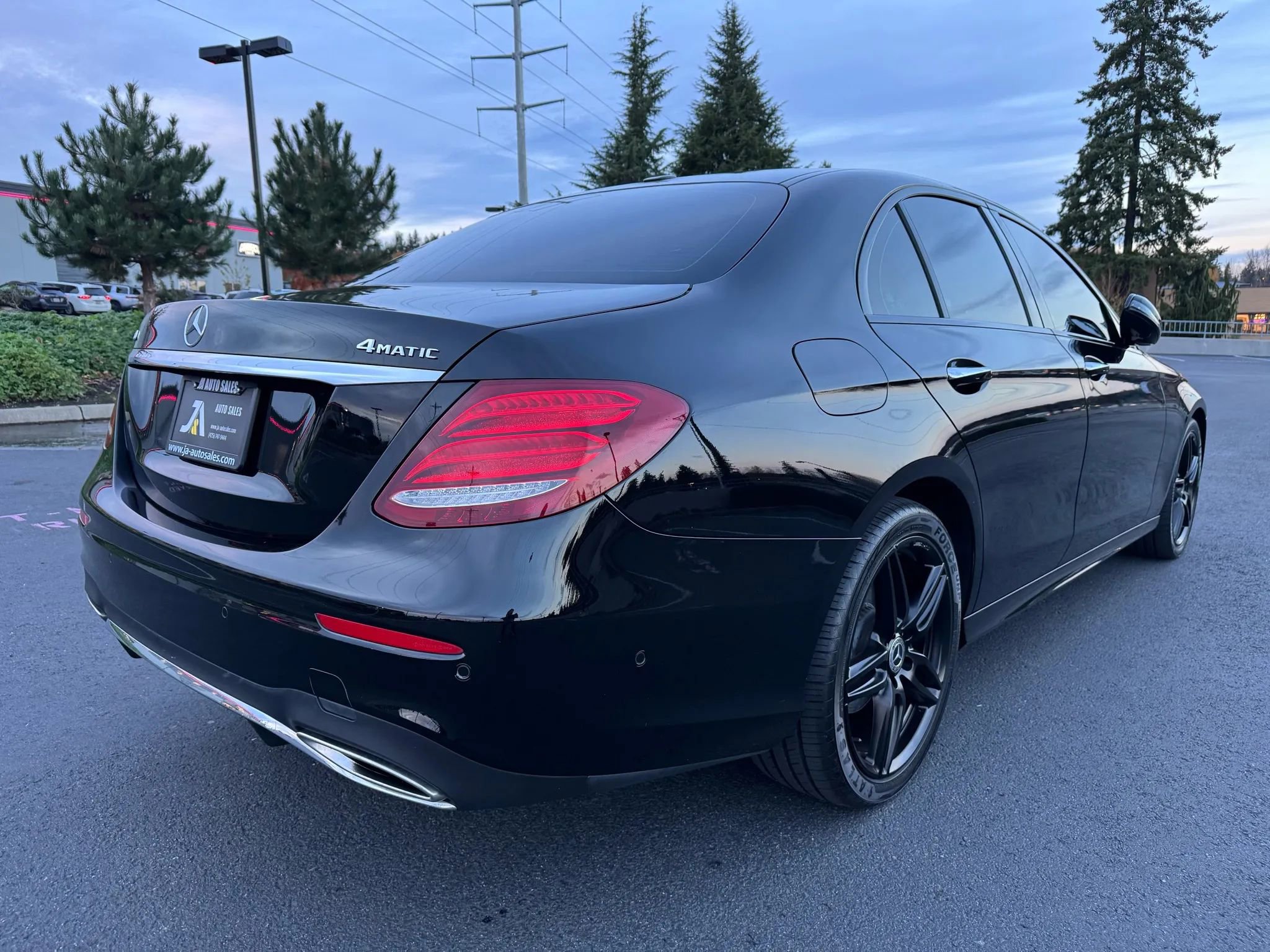 Used 2020 Mercedes-Benz E 350 4MATIC Sedan image 9