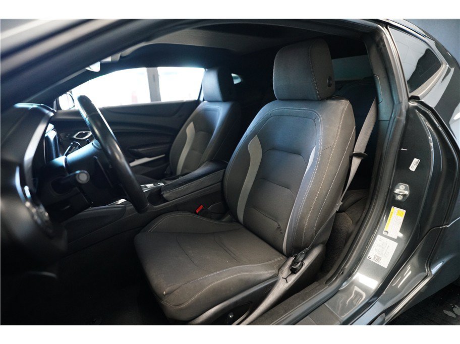 Used 2018 Chevrolet Camaro LT RWD image 11