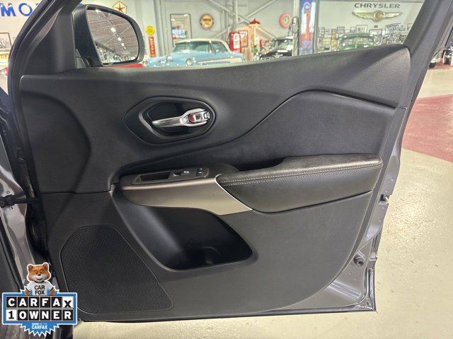 Used 2019 Jeep Cherokee Limited w/ Technology Group AWD/4WD image 33