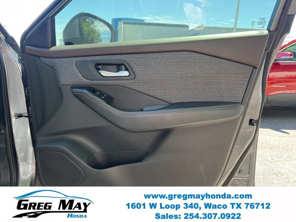 Used 2023 Nissan Rogue SV FWD image 11
