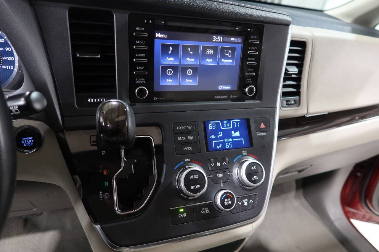 Used 2019 Toyota Sienna XLE FWD image 24