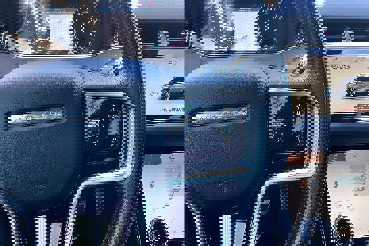 Used 2021 Land Rover Range Rover Evoque R-Dynamic SE image 24