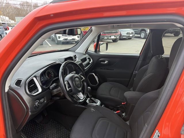 Used 2020 Jeep Renegade Latitude w/ Cold Weather Group image 11
