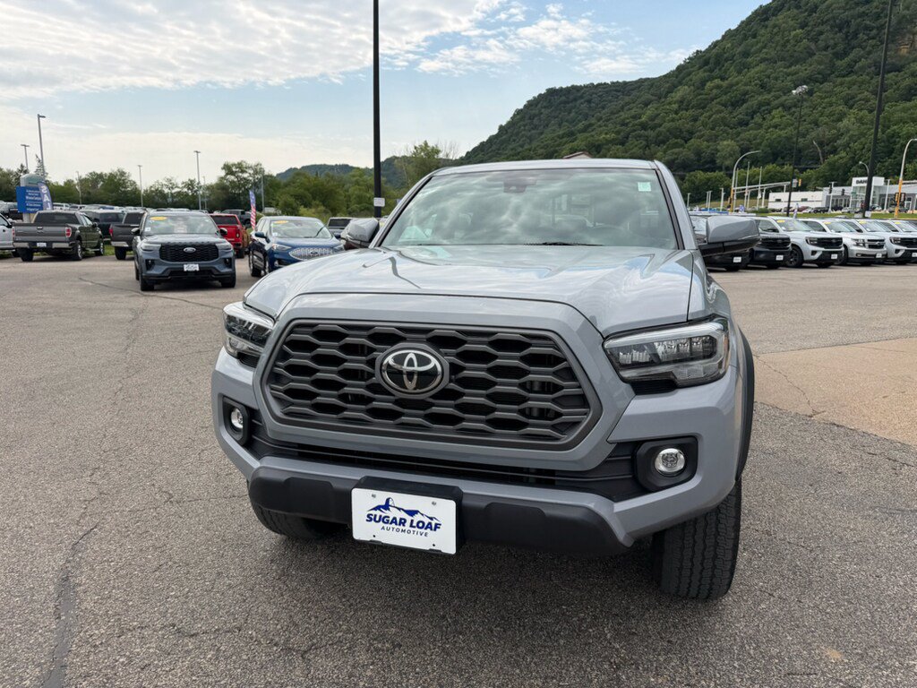Used 2021 Toyota Tacoma TRD Off-Road w/ TRD Premium Off Road Package AWD/4WD image 2