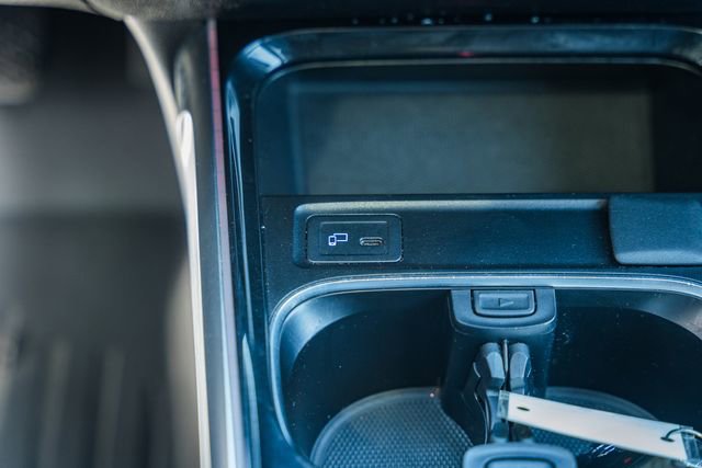 Used 2023 Mercedes-Benz GLB 250 4MATIC image 32