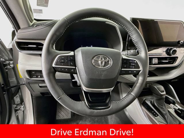 Certified 2023 Toyota Highlander Limited FWD image 11