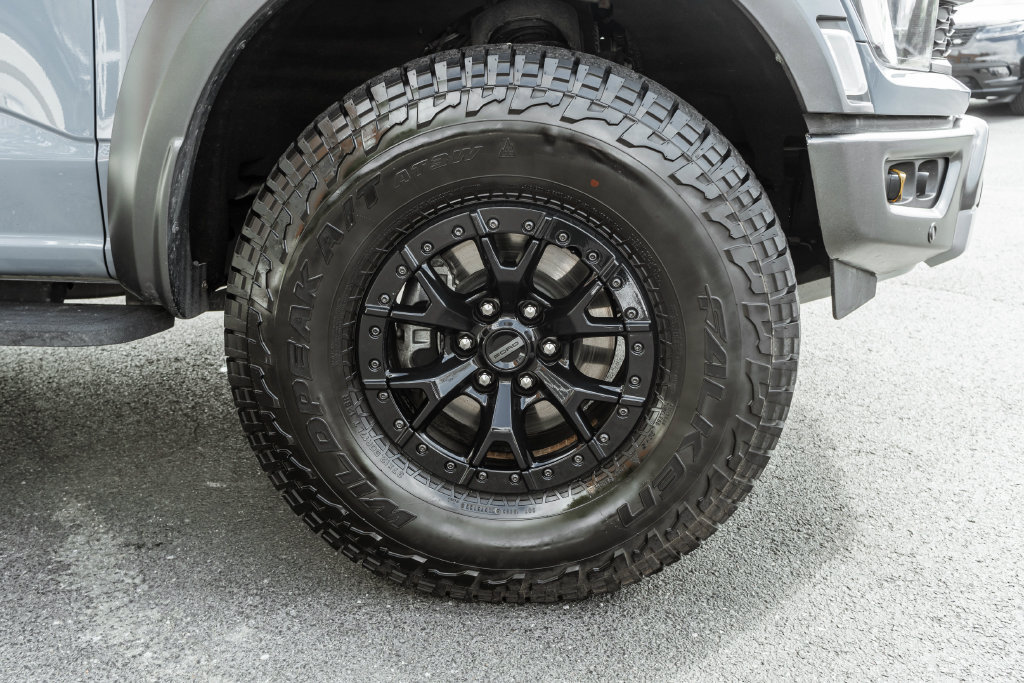 Used 2023 Ford F150 Raptor w/ Raptor 37 Performance Package AWD/4WD image 5