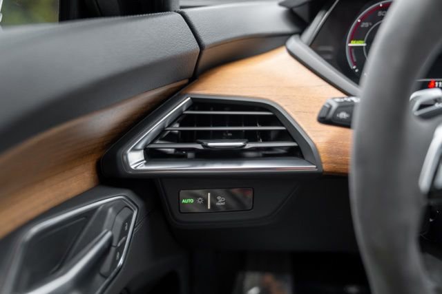 Used 2022 Audi e-tron GT Premium Plus AWD/4WD image 27