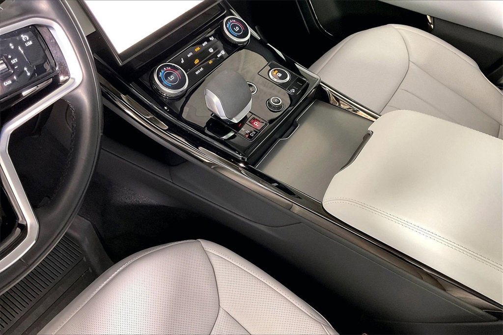 Used 2023 Land Rover Range Rover Sport SE image 17