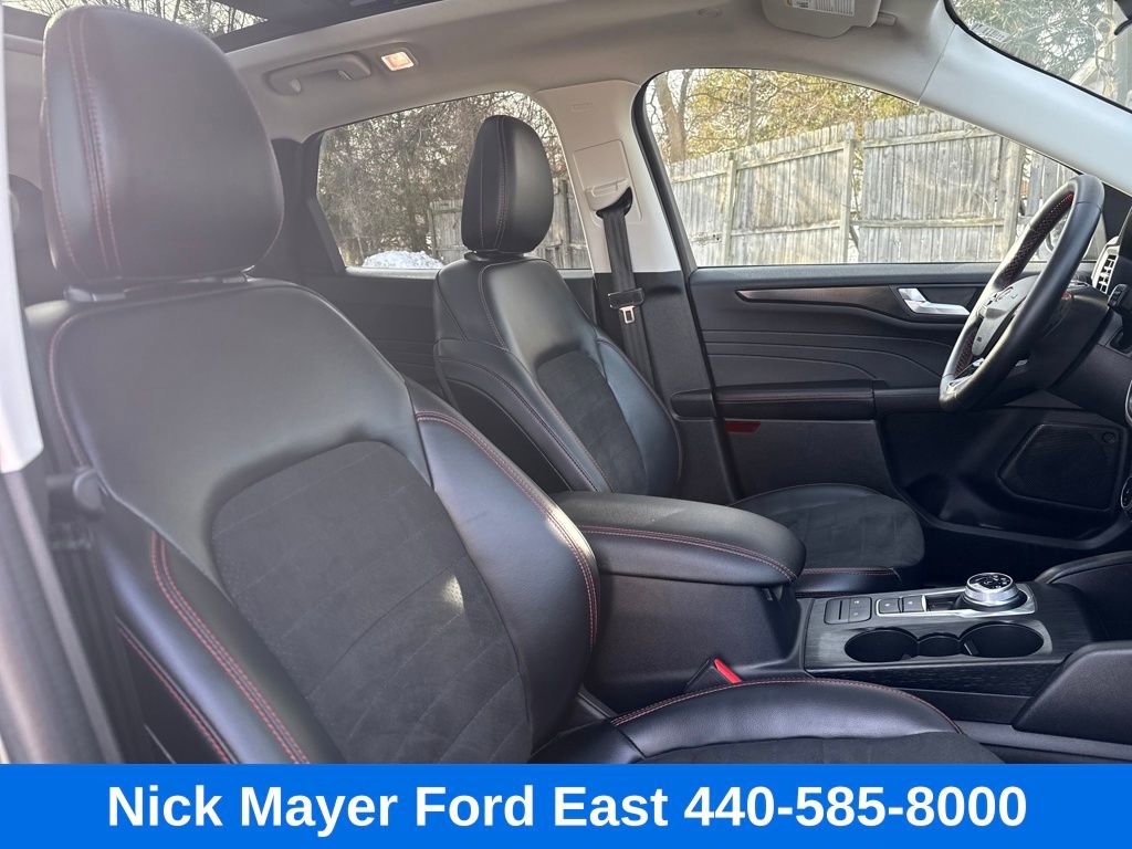 Used 2022 Ford Escape SEL w/ SEL Stealth AWD Package image 11