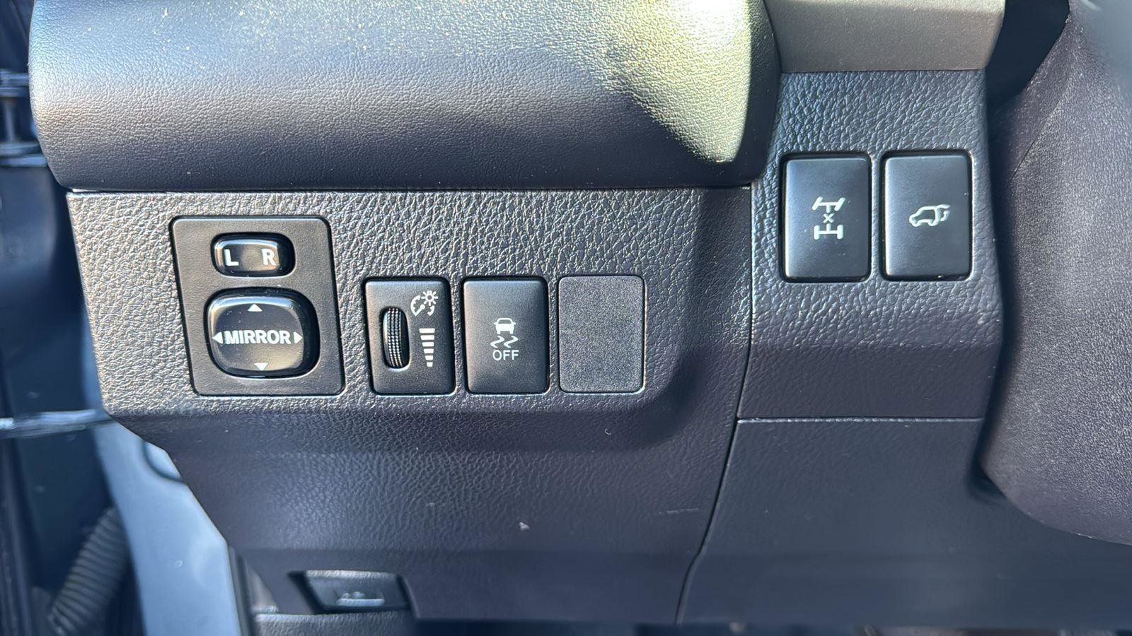 Used 2014 Toyota RAV4 Limited image 11