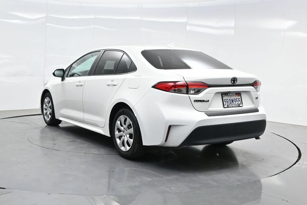 Used 2025 Toyota Corolla LE FWD image 5