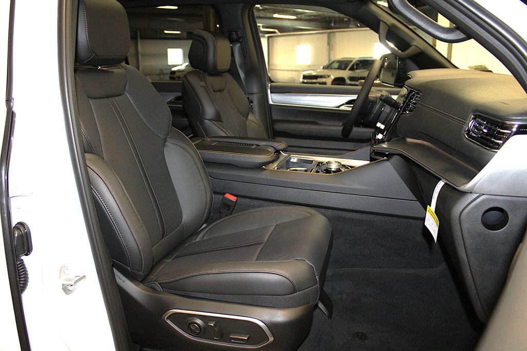 New 2026 Jeep Grand Wagoneer 4WD image 36