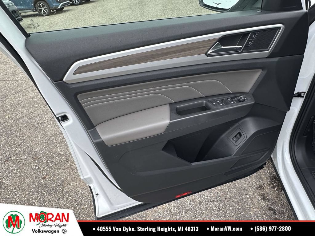 Used 2023 Volkswagen Atlas SEL AWD/4WD image 18
