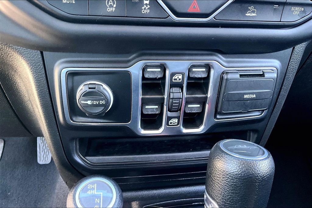 Used 2023 Jeep Gladiator Sport AWD/4WD image 16