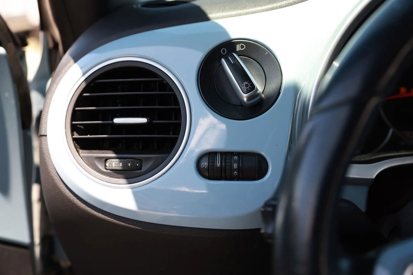 Used 2013 Volkswagen Beetle 2.5 image 43