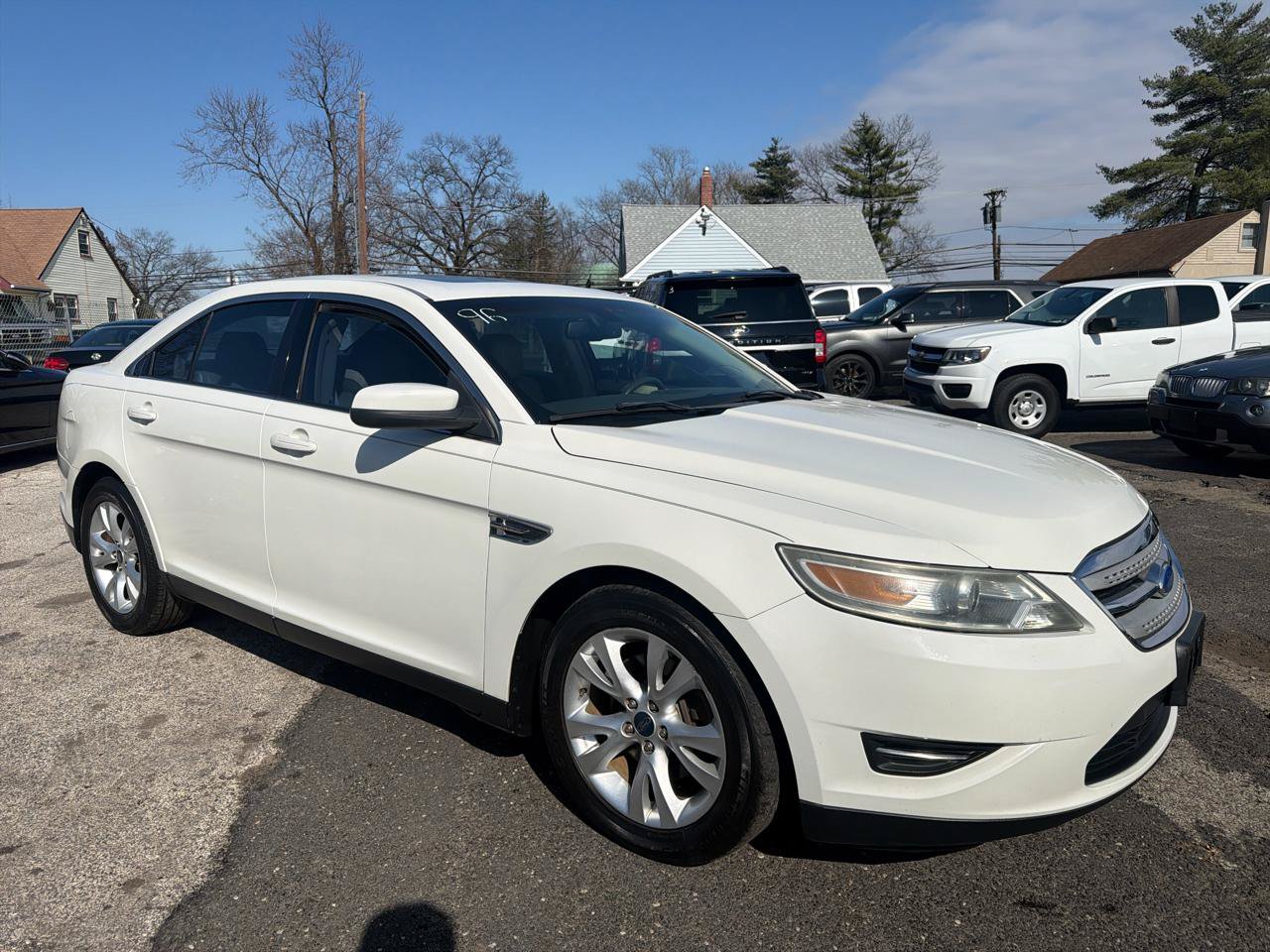 Used 2012 Ford Taurus SEL FWD image 3