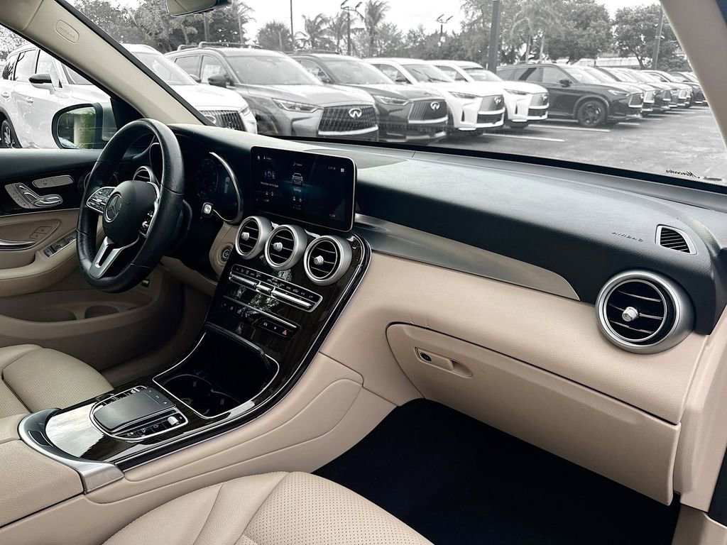 Used 2021 Mercedes-Benz GLC 300 w/ Premium Package image 29