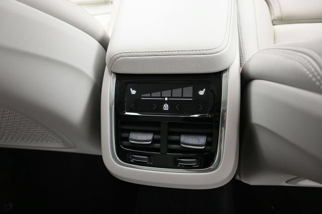 Used 2024 Volvo XC60 B5 Ultimate w/ Protection Package Premier AWD/4WD image 36