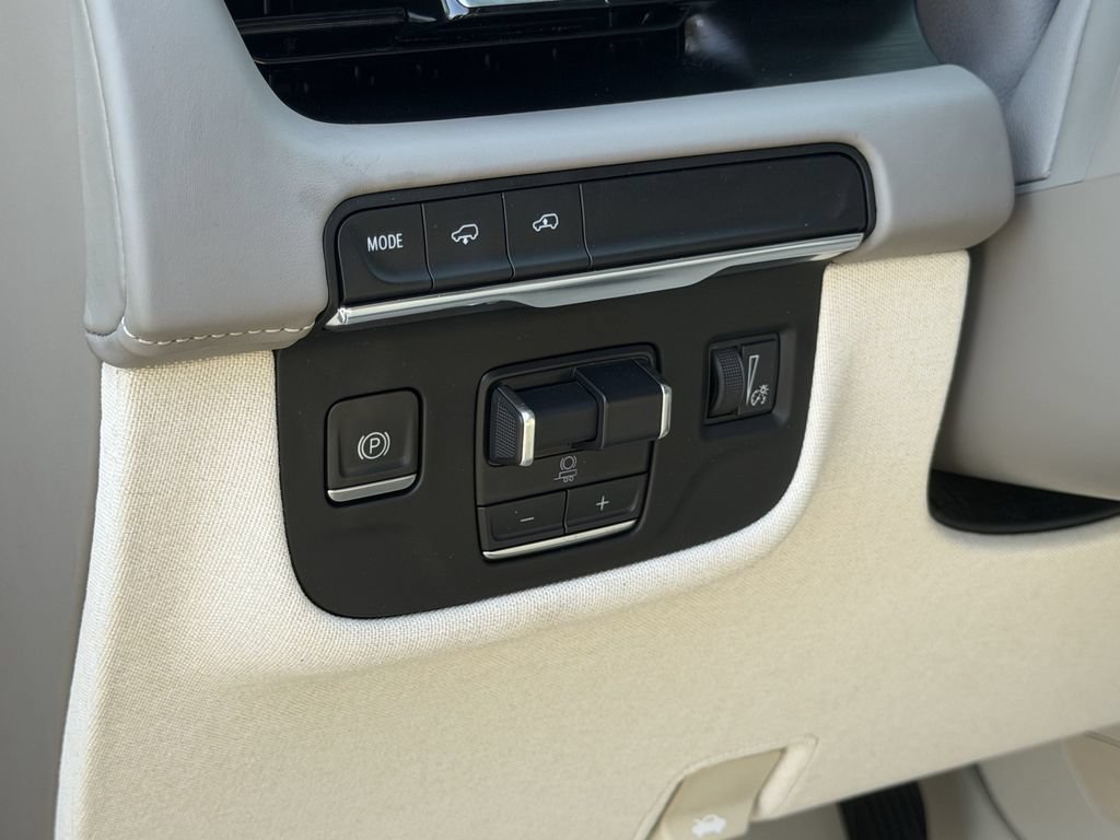 Used 2023 Cadillac Escalade Premium Luxury Platinum RWD image 27