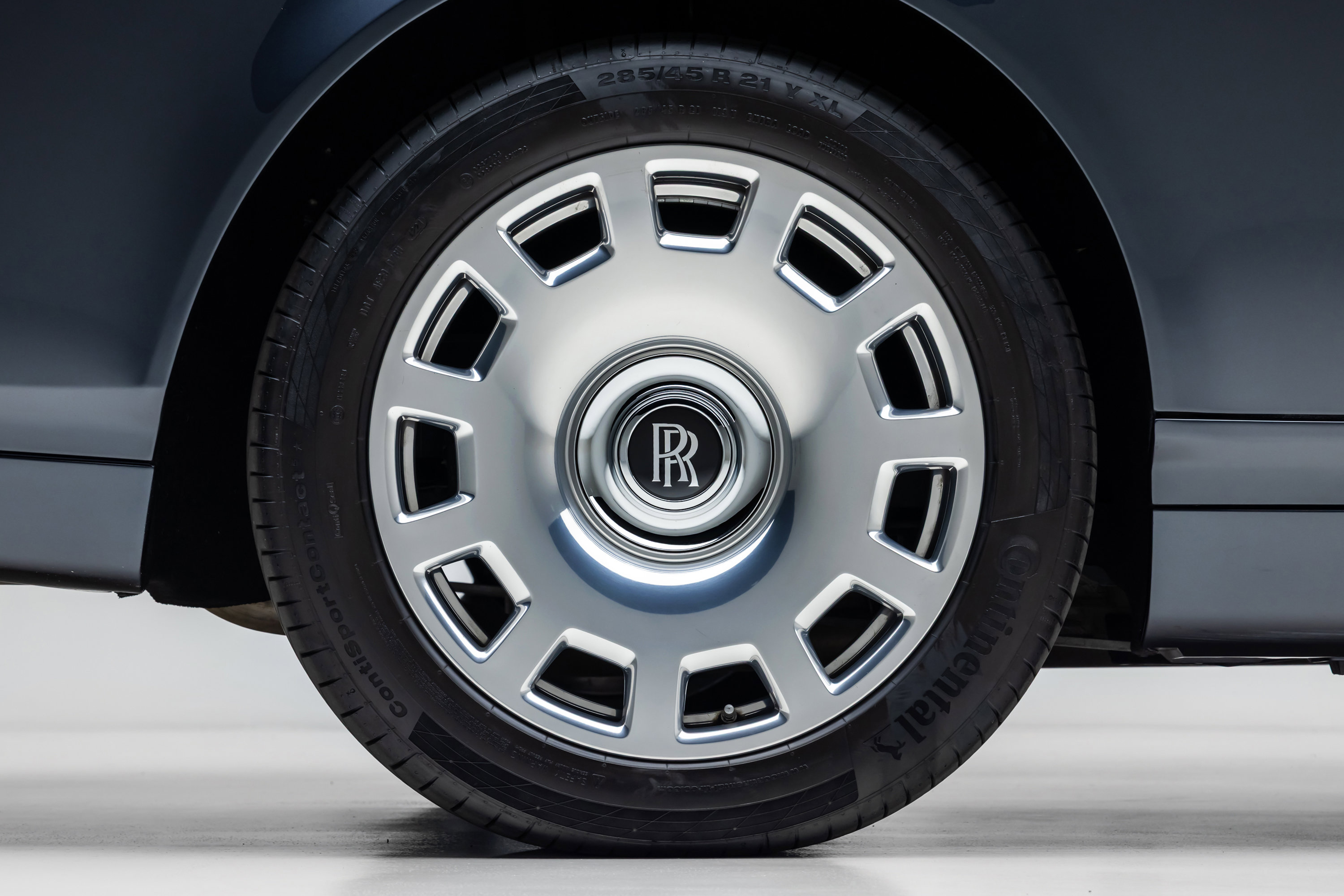 Used 2013 Rolls-Royce Phantom Drophead Coupe image 11