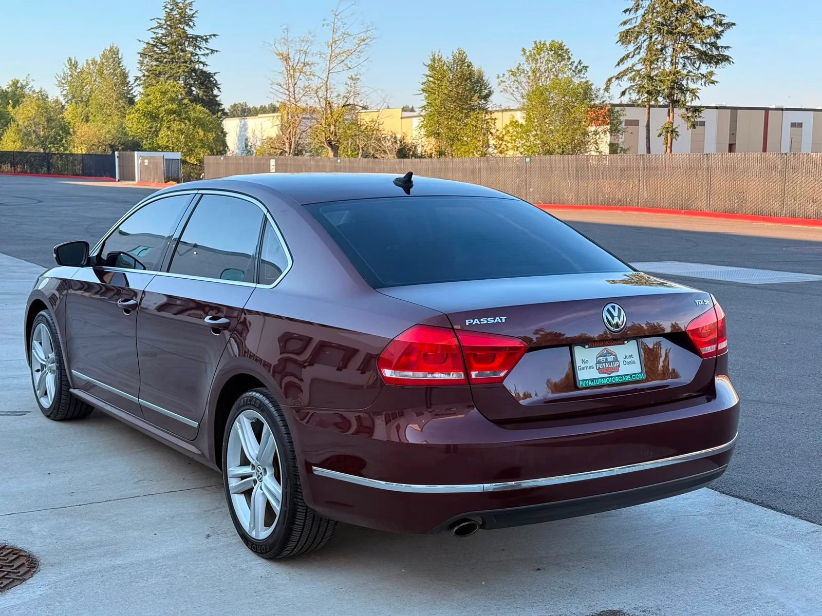 Used 2014 Volkswagen Passat TDI SE FWD image 3