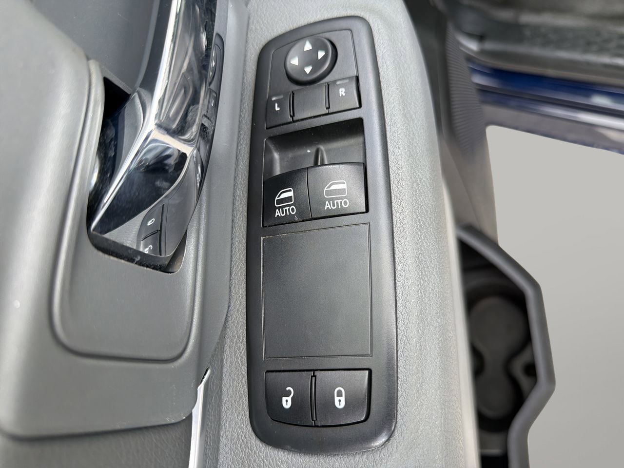 Used 2018 RAM 1500 Express RWD image 15