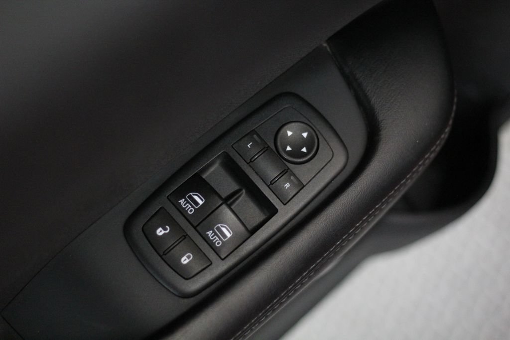 Used 2016 Dodge Challenger R/T w/ Driver Convenience Group RWD image 37