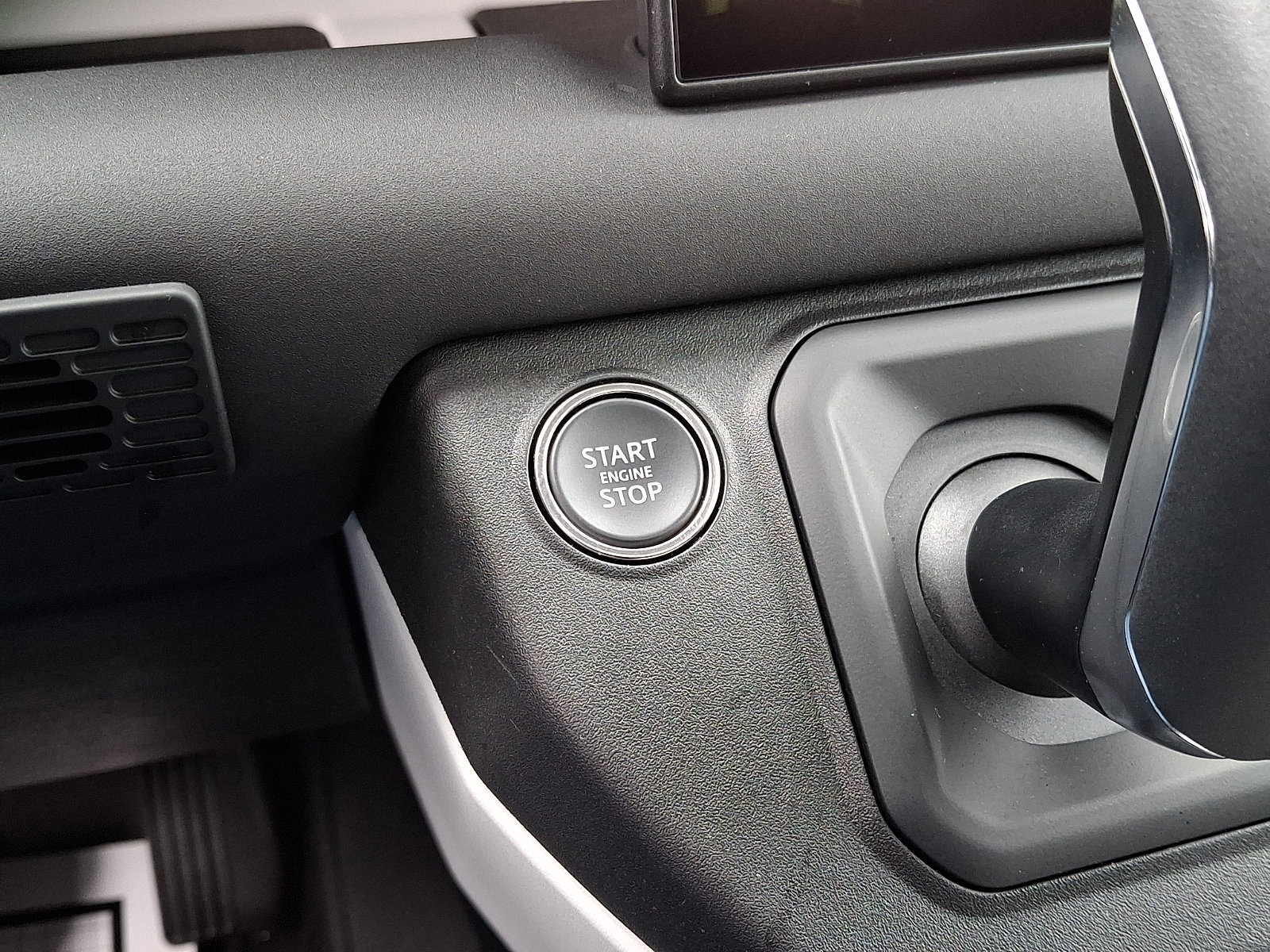 Used 2025 Land Rover Defender 110 S image 23