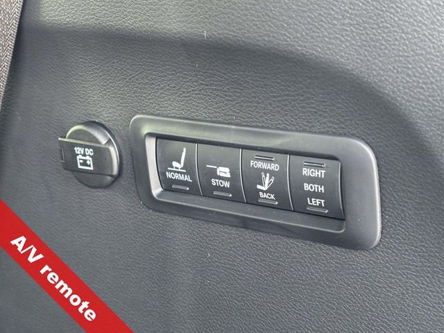 New 2026 Chrysler Pacifica Pinnacle w/ Trailer Tow Group image 44