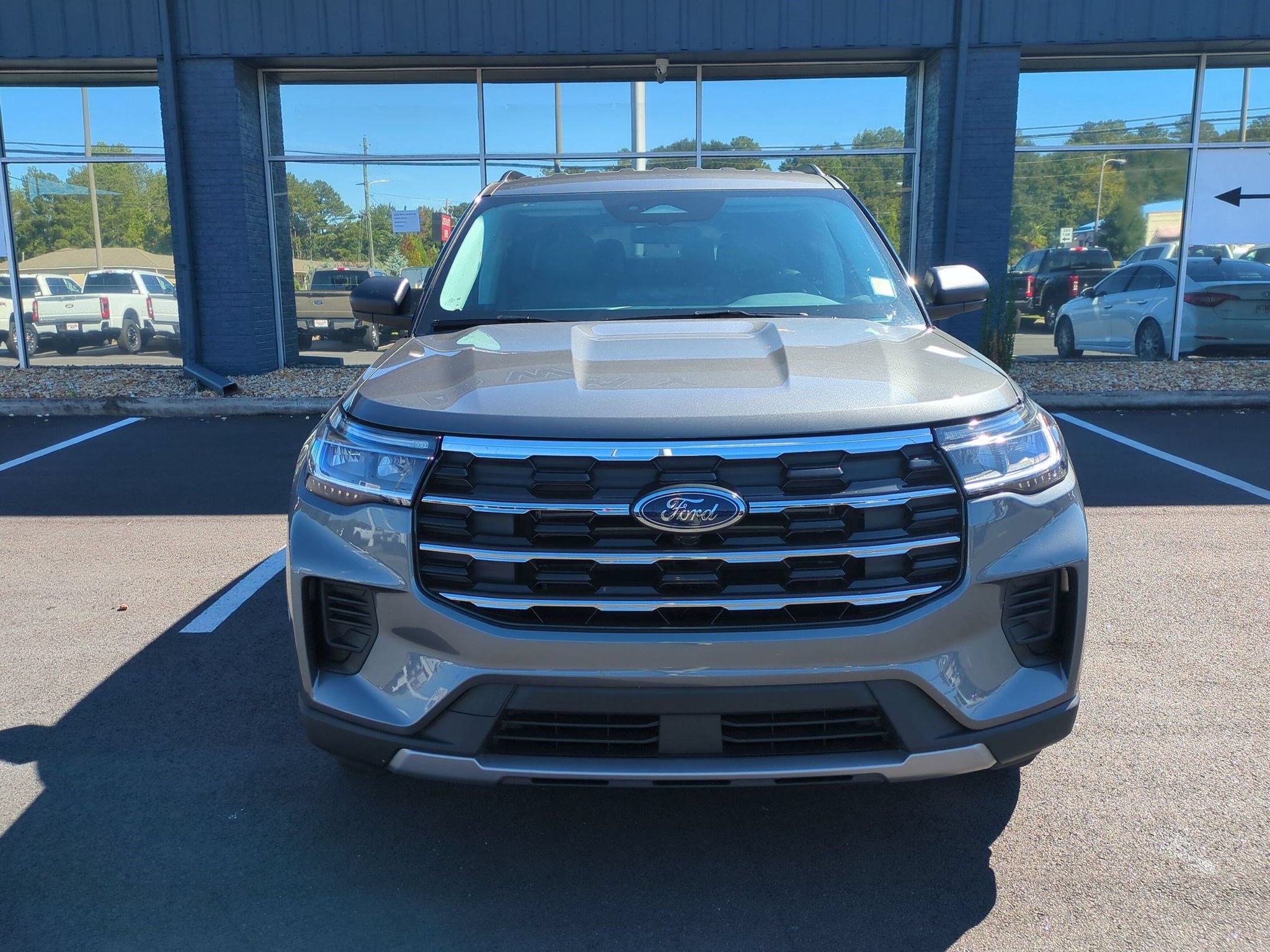 Used 2026 Ford Explorer Active RWD image 2