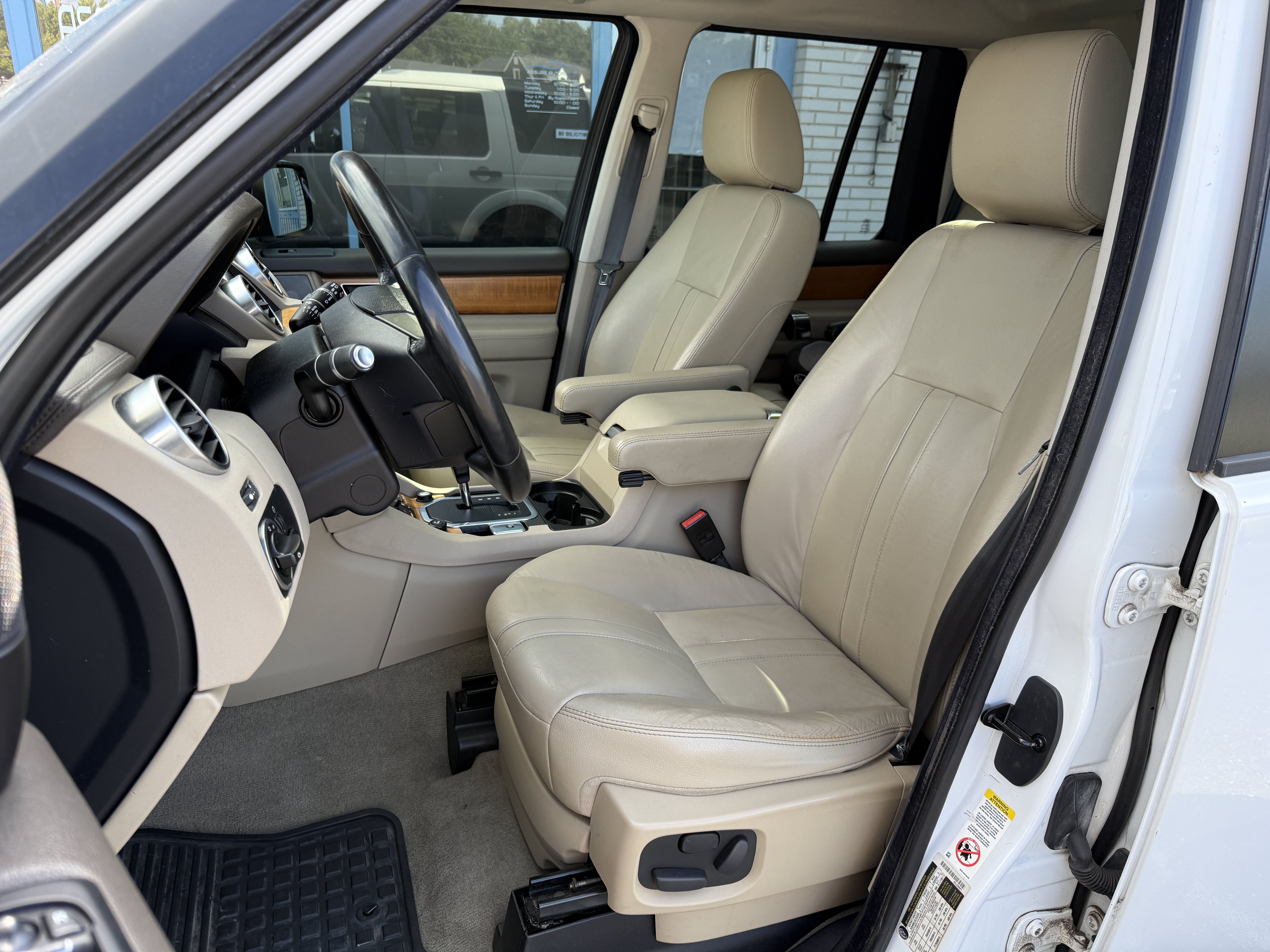 Used 2013 Land Rover LR4 HSE AWD/4WD image 13