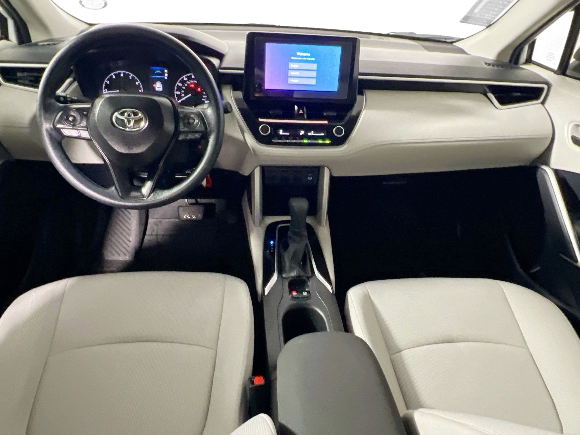 Used 2025 Toyota Corolla Cross L image 29
