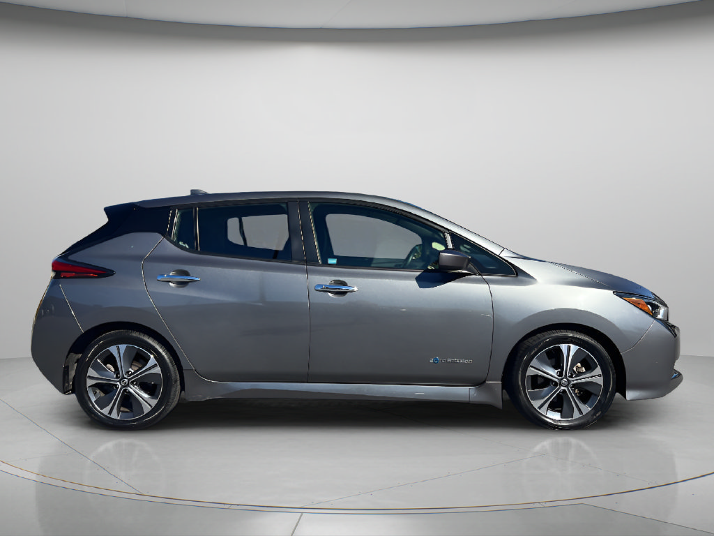 Used 2019 Nissan Leaf SV w/ SV Technology Package FWD image 8